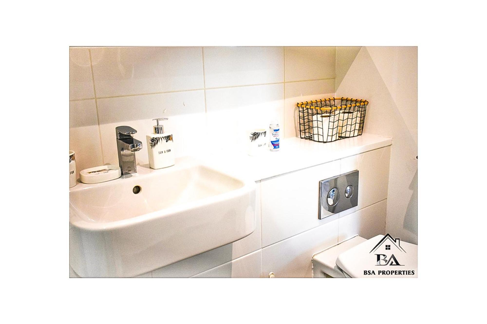 City Centre Apartment Close To Ascot & Legoland Sleep Upto 4 Guests - Parking On Request! Bracknell Exteriér fotografie